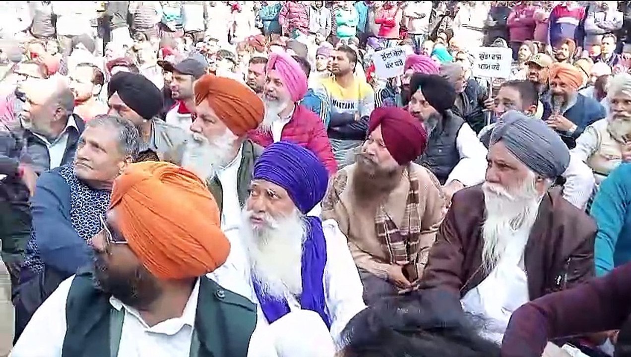 ਪੱਟੀ ਸ਼ਹਿਰ ਵਿੱਚ ਪਿਛਲੇ ਕੁਝ ਦਿਨਾਂ ਹੋ ਰਹੀਆਂ ਲੁੱਟਾਂ ਖੋਹਾਂ ਅਤੇ ਚੋਰੀਆਂ ਦੇ ਖਿਲਾਫ ਪੱਟੀ ਦੇ ਸਮੂਹ ਦੁਕਾਨਦਾਰਾਂ ਨੇ ਦੁਕਾਨਾਂ ਬੰਦ ਕਰਕੇ ਲਗਾਇਆ ਥਾਣਾ ਸਿਟੀ ਪੱਟੀ ਦੇ ਬਾਹਰ ਧਰਨਾ