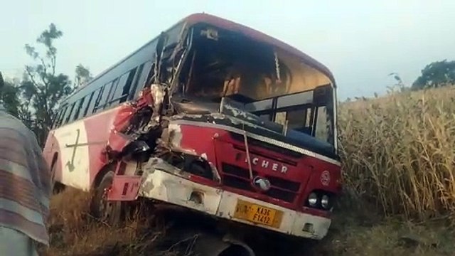ರಾಯಚೂರು: ಬಸ್ ಹಾಗೂ ಟ್ರ್ಯಾಕ್ಟರ್ ನಡುವೆ ಭೀಕರ ಅಪಘಾತ; ಕೂಲಿ ಕಾರ್ಮಿಕ ಮಹಿಳೆ ಸಾವು, 18 ಮಂದಿಗೆ ಗಾಯ