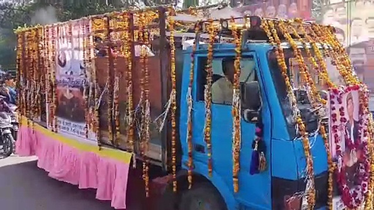 23383116 आपने कभी देखा है लेकिन गुरु शिष्य परंपरा की एक मिसाल पेश की श्मशान  में भी गूंजे संगीत के सुर, गुरु को शिष्यों ने दी संगीतमय श्रद्धांजलि देश विदेश में पंडित जी के शिष्य