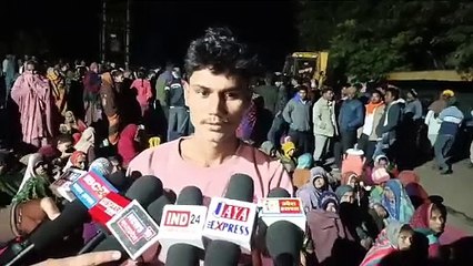 Ndps झूठा प्रकरण दर्ज करने ग्रामीणो ने पुलिस को बनाया बंधक रात में आंसू गैस के गोले छोड़कर भागे तो हुआ पत्थराव