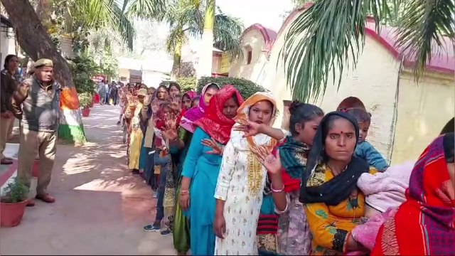 फर्रुखाबाद - जेल में गूँजेगा राम का नाम, राम राममंदिर प्राण प्रतिष्ठा दिवस पर जिला जेल में मुलाकात करने आने वाले लोगों के हाथ पर जय श्री राम के नाम की मोहर लगाई