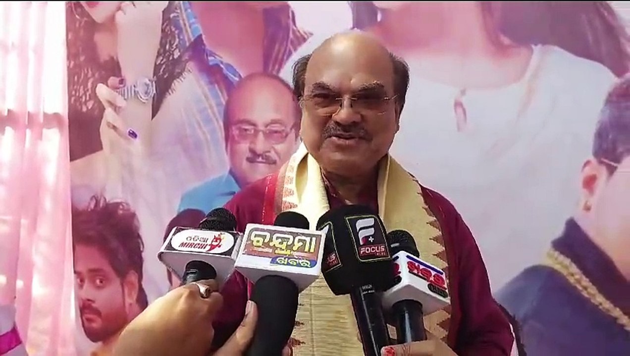 ତ୍ରୀକୋଣୀୟ ପ୍ରେମ କାହାଣୀକୁ ନେଇ ଆସୁଥିବା ଓଡ଼ିଆ ଚଳଚ୍ଚିତ୍ର 'ଆଶିକ ଦିୱାନା'ର ଶୁଭ  ମହୁରତ  ହୋଇଯାଇଛି ।