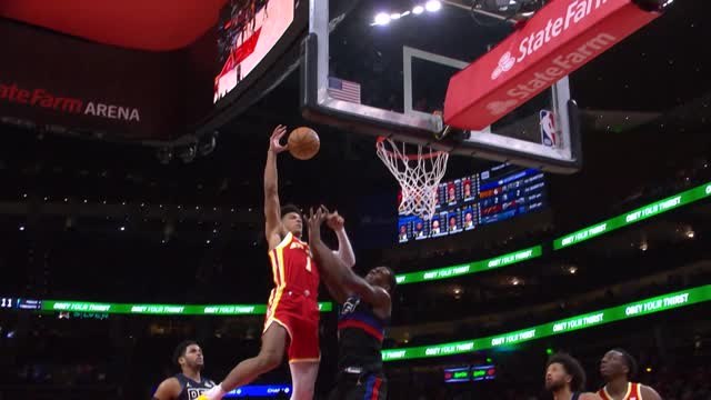 Jalen Johnson shocks team-mates with stunning poster slam