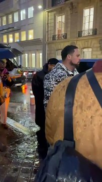 Vidéo - Kyler Gordon arrive à la soirée célébrant les 130 ans de la maison Berluti, lors de la Fashion Week Masculine prêt-à-porter Automne/Hiver 2025-2026 à Paris, le 22 janvier 2025. © Laura Happening / Bestimage