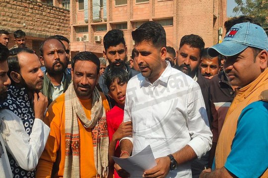 Ravindra Singh Bhati: अचानक जोधपुर पहुंचे रविंद्र सिंह भाटी, आंदोलन कर रहे कर्मचारियों से मिले, धरनास्थल पर किया बड़ा वादा