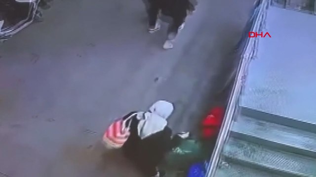 Avcılar'da alışverişten dönerken beğendiği pazar arabasını çaldı