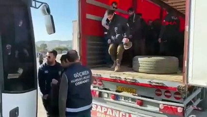 TIR’ın dorsesinde 37 Afganistanlı 2 Pakistanlı göçmen yakalandı