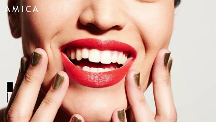 Il rossetto peel-off si attacca e si stacca