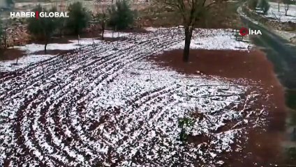 Türkiye’nin en sıcak ilinde kar yağdığını görenler kameraya sarıldı