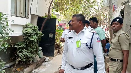 ট্যাংরা বাঘাযতীন আগরপাড়ার পর , বাগুইহাটি জগতপুরে পরপর দুটি বাড়ি হেলে পড়ার ঘটনা আতঙ্কিত স্থানীয় বাসিন্দারা।