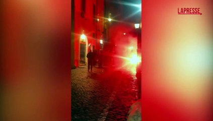 Scontri ultras Lazio e Real Sociedad, bombe carta e fumogeni in pieno centro a Roma