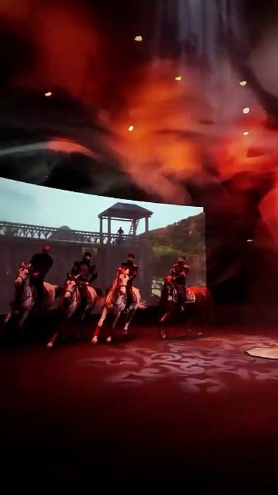 Bu benzersiz gösteriyi KAÇIRMAYIN !Atların nal seslerinin hayret çığlıklarına karıştığı bu destansı macerada atlı akrobasiler, benzersiz koreografiler ve çok daha fazlası sizleri bekliyor...Türkiye’nin ilk ve tek a