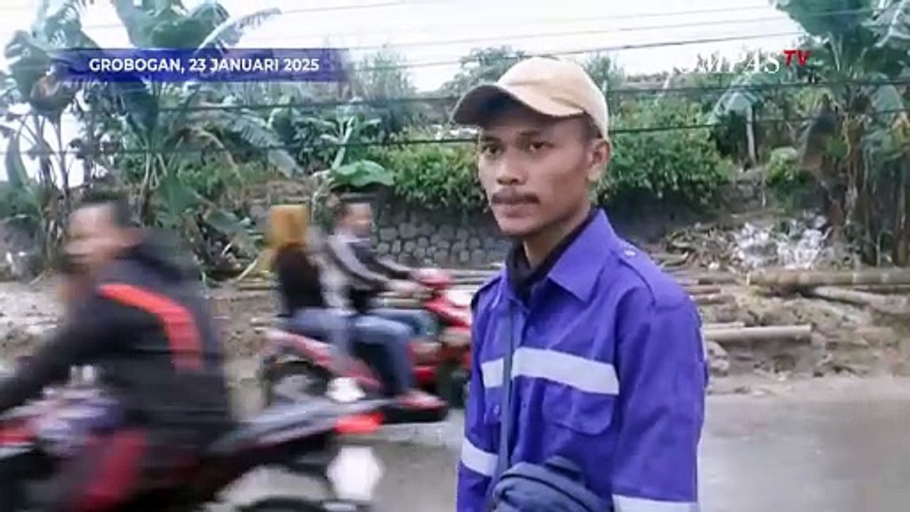 Banjir Grobogan, Perbaikan Jalan Grobogan-Semarang Terus Digenjot, Warga Bahu Membahu Lakukan Ini