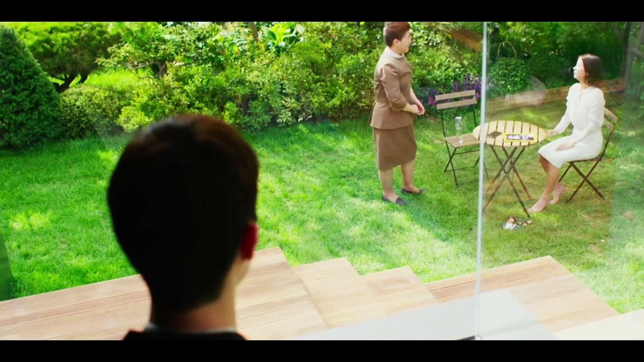 A poor girl pretends to be rich so she can work in a big house for a rich family _ take their money