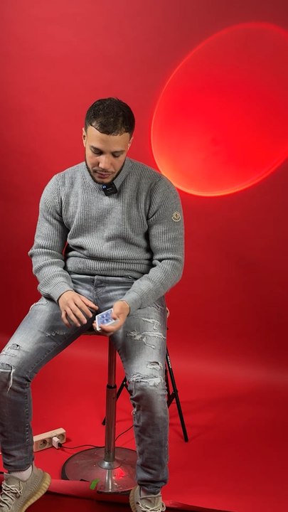Un petit tour de magie avec Sossam ?  Sossam, le magicien aux millions de vues bientôt sur liik !