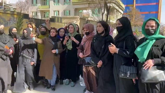 Procurador do TPI pede ordens de prisão contra líderes talibãs por perseguir mulheres