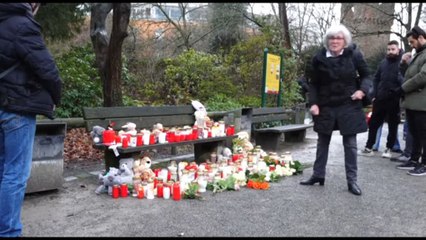 Fiori e candele in Baviera, sul luogo dell'attacco in un parco