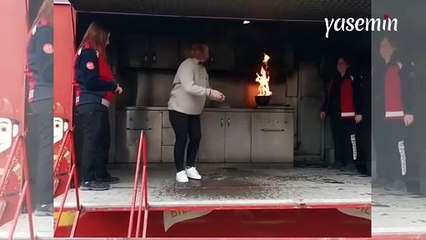 Herkesin bilmesi gereken önemli bir müdahale yöntemi: Alev alan tencereye nasıl söndürülür?