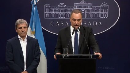 Adorni anunció la baja de las retenciones con Caputo de escolta