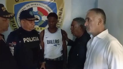 Se entrega joven vinculado a banda criminal a la que se le atribuyen cuatro muertes en Monte Plata