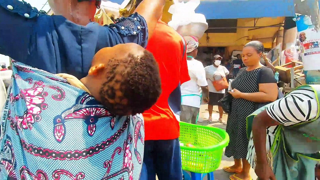 🇬🇭 EXPLORING AFRICAN CROWDED MARKET IN ACCRA GHANA