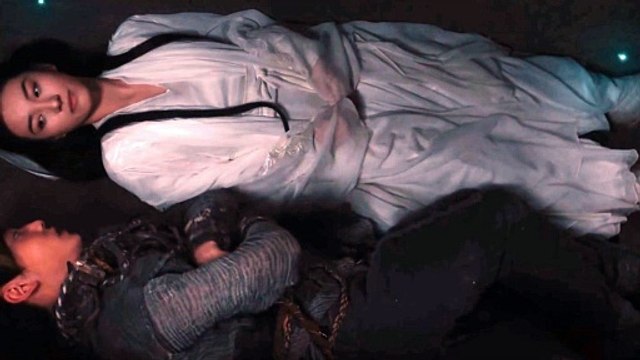 Zhen Zhibing found Xiaolongnu, who escaped from the ancient tomb, was alone, and evil thoughts suddenly occurred to him 甄志丙發現逃出古墓的小龍女落單，邪念頓生 The Return of the condor heroes 2025 Movie clip 2025 新版 神雕侠侣 问世间 大陆