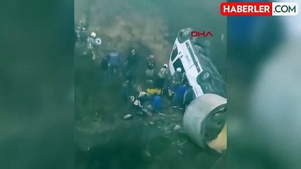 Tuzla'da servis minibüsü şarampole yuvarlandı: 3'ü ağır 16 yaralı