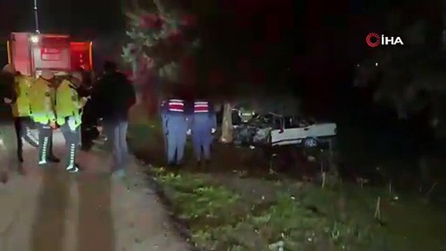 Ağaca ok gibi saplandı! Tofaş bir can daha aldı