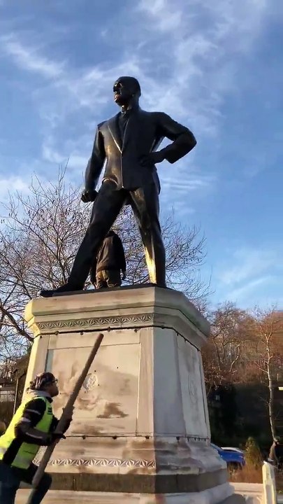 İstanbul'da Atatürk Heykeline Saldırı!