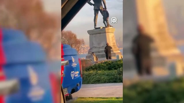Fatih'te Atatürk Anıtı'na saldıran şüpheli yakalandı