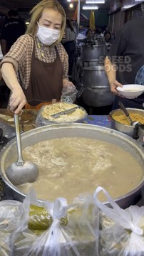 Pork bones noodle - ก๋วยจั๊บเล้งหม้อใหญ่ 📍Jok Guay Jab Tom Sen Bat Queue - Mueang Khon Kaen District, Khon Kaen Thailand