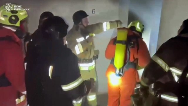 ثلاثة قتلى في ضربات مسيرات روسية على محيط كييف