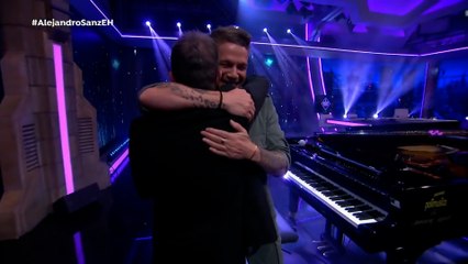 Alejandro Sanz canta 'Cocoguagua' al piano