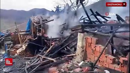 Kastamonu'da alevlere teslim olan ev küle döndü