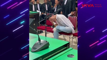 Agus Buntung Usap Mata Pakai Kaki Usai Divonis 12 Tahun Bui