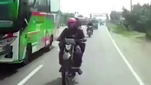 Gegara Lewati Jalan Rusak, Anggota TNI Tewas Tertabrak Ttruk