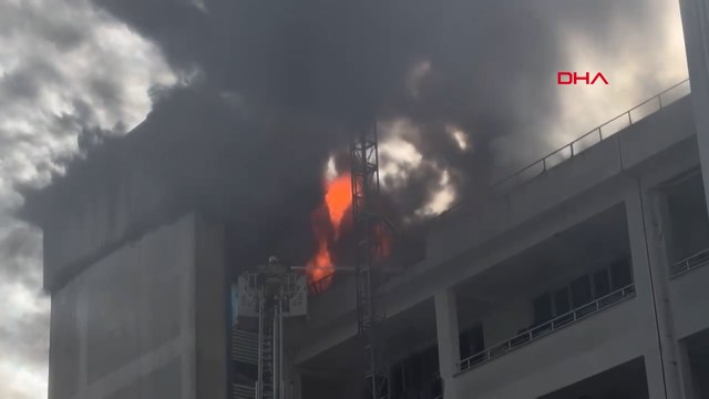 Sultanbeyli'de tekstil atölyesi alevlere teslim oldu