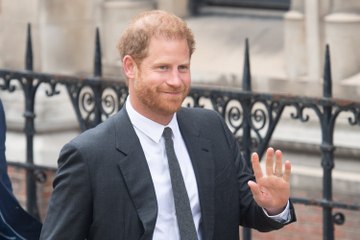 Le prince Harry vs les tabloïds