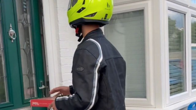 Boy dresses as pizza delivery man to surprise mom and nan with homecoming