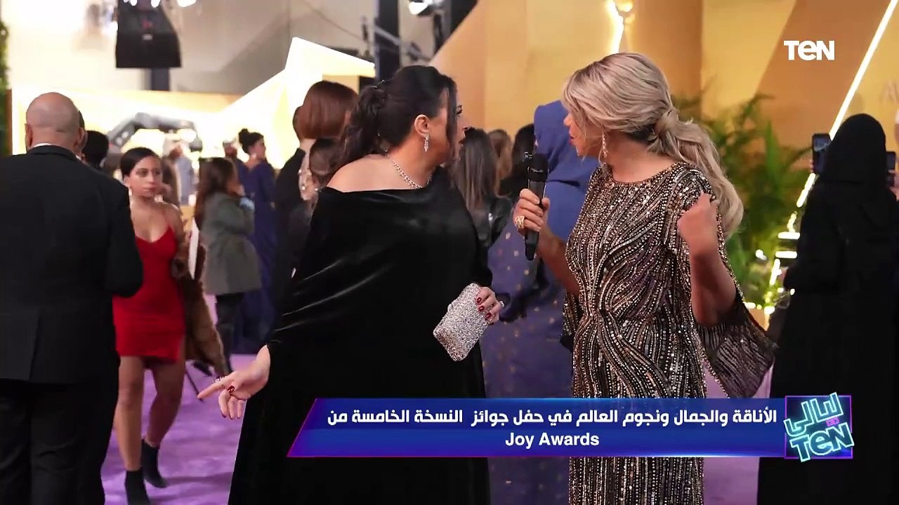 إطلالة باللون الأسود للفنانة إيمي سمير غانم في حفل جوائز جوي أورد