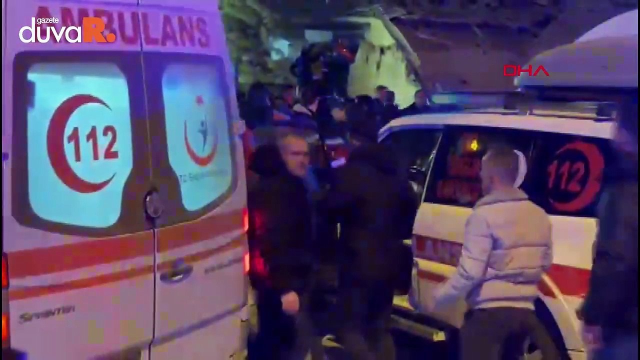 Konya'da 3 katlı bina çöktü, mahsur kalanlar var