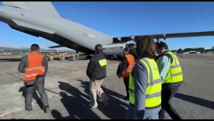 Il volo di espulsione dei migranti all'aeroporto del Guatemala
