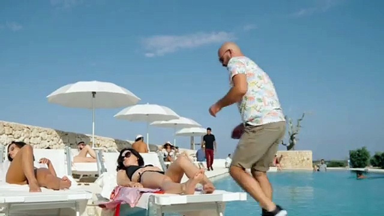 A cheating wife travels with her lover outside the country, and her husband discovers that