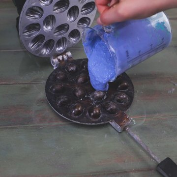 Fully restored an old waffle pan, and it still works perfectly!