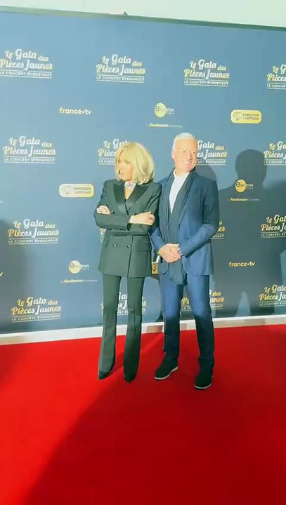 Exclusif - VIDEO - Brigitte Macron et Didier Deschamps au photocall du "Gala des pièces jaunes, le concert évenement" à La Défense Arena à Nanterre le 23 janvier 2025. Agence / Bestimage