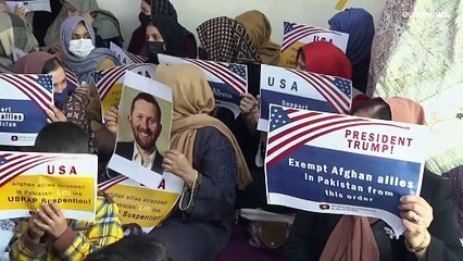 اللاجئون الأفغان يطالبون بتخفيف قيود التأشيرات الباكستانية بعد تعليق برامج إعادة التوطين الأمريكية