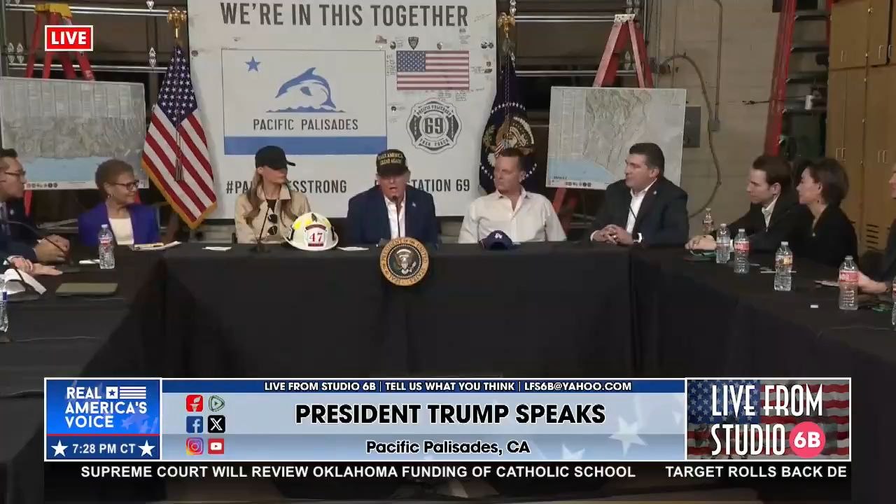 🔥 "Je leur donnerais un bonus de 10 à 15�sur leur maison parce qu'ils ont traversé l'enfer!" Le président Donald Trump veut que les gens puissent construire une maison plus agréable! «Ils le méritent.»