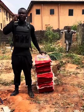 Watch the earthy videos and taste the flavors of life #African life #Old Wai really knows how to play