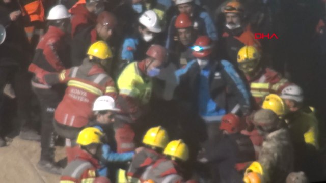 Son dakika... Konya'da bina çöktü: Enkaz altında kalan 3 kişi kurtarıldı