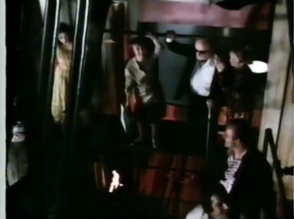 beyond the Poseidon adventure (1979) TV version - 29